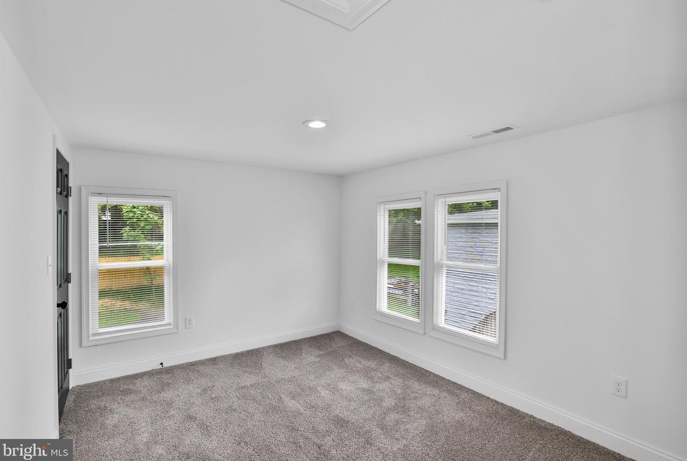 5818 Crown St, Capitol Heights MD 20743-2005 exterior