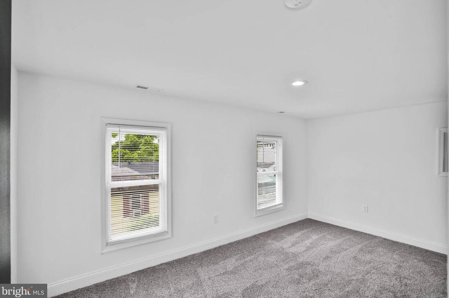 5818 Crown St, Capitol Heights MD 20743-2005 exterior