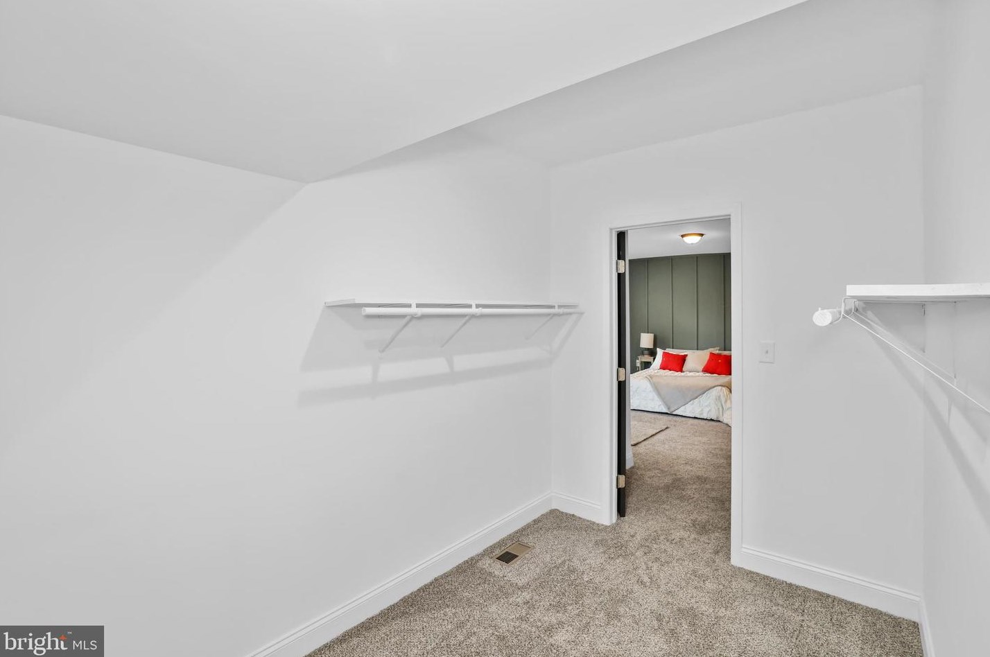 5818 Crown St, Capitol Heights MD 20743-2005 exterior