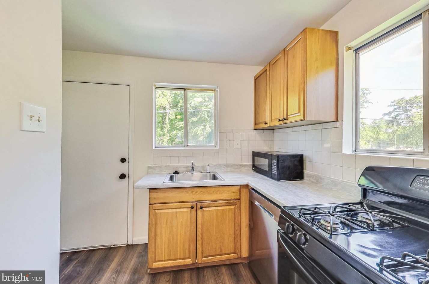 1011 Iago Ave, Capitol Heights MD 20743-3916 exterior