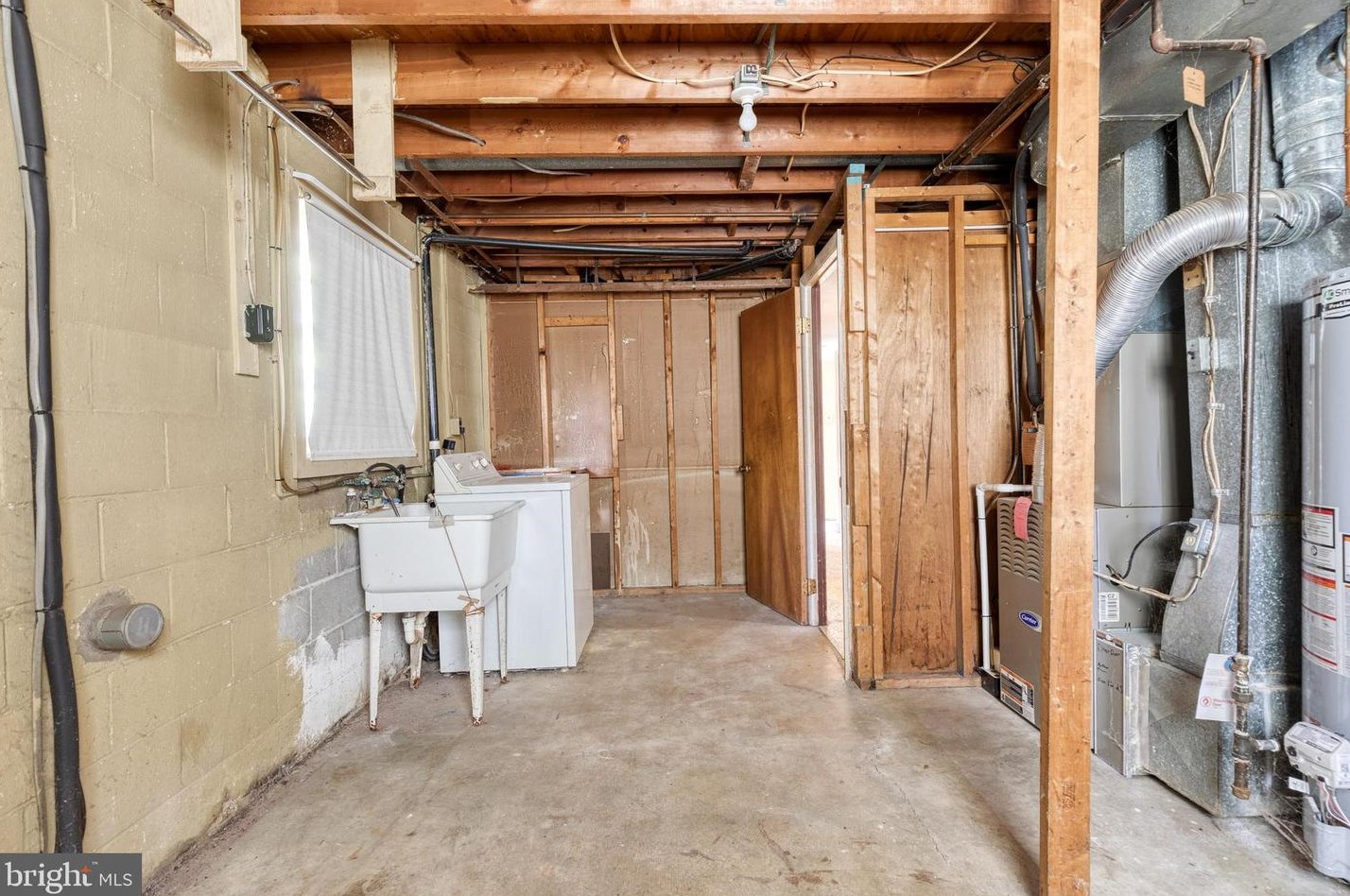 6117 Armor Dr, Clinton MD  20735-3411 exterior