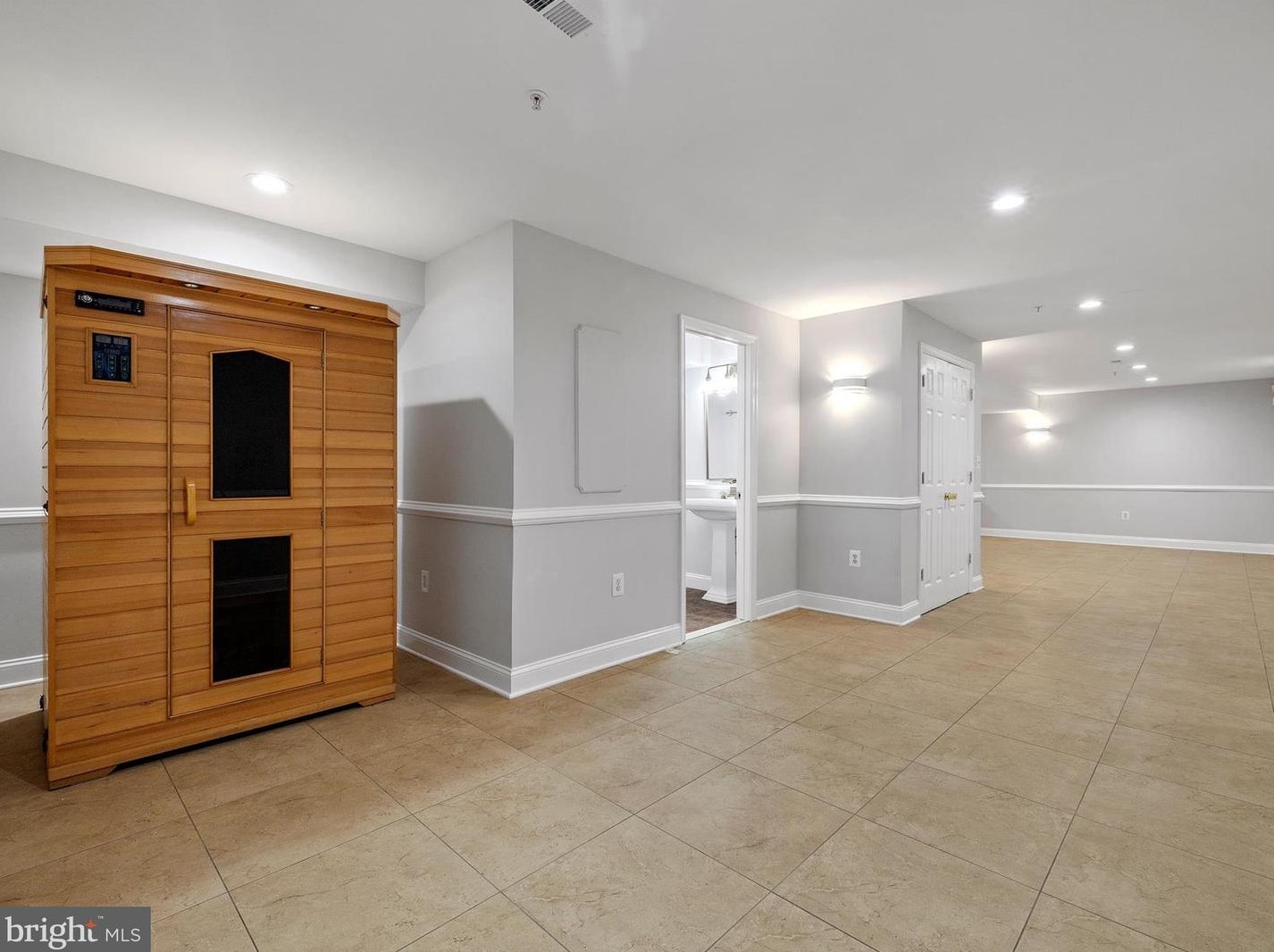 7505 Castle Rock Dr, Clinton MD 20735-1870 exterior