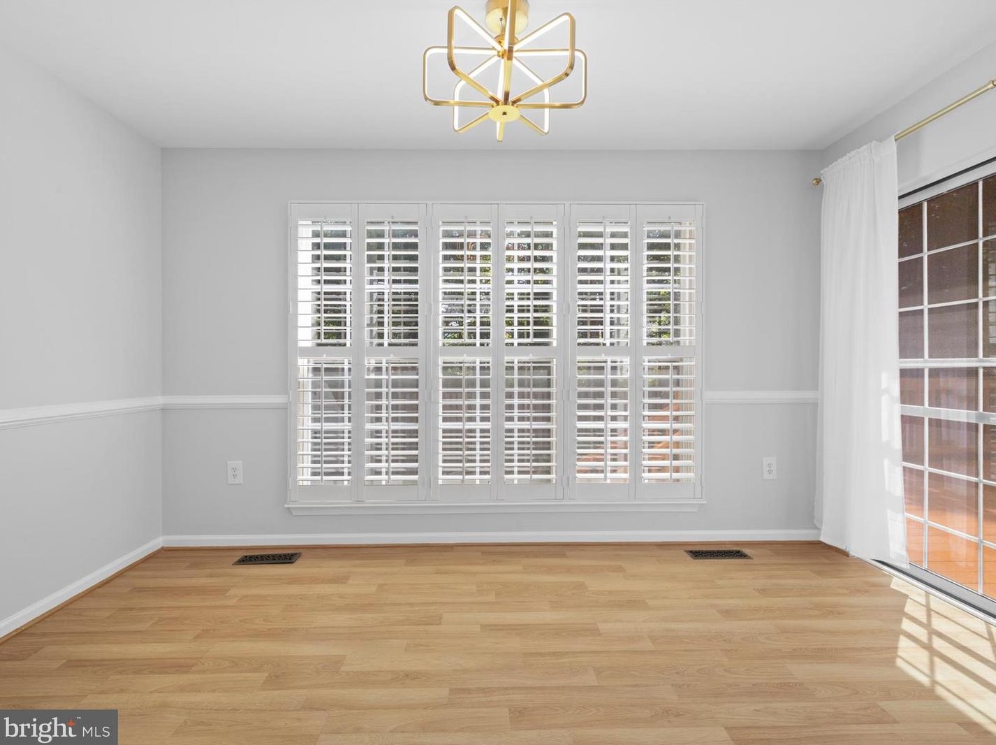 7505 Castle Rock Dr, Clinton MD 20735-1870 exterior