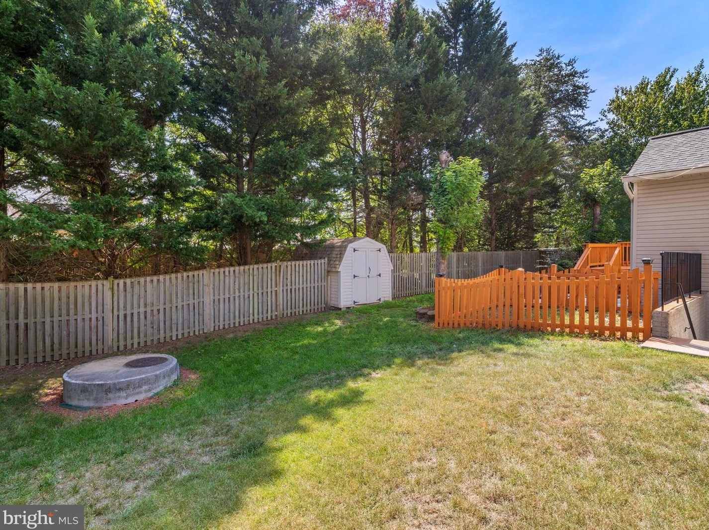 7505 Castle Rock Dr, Clinton MD 20735-1870 exterior