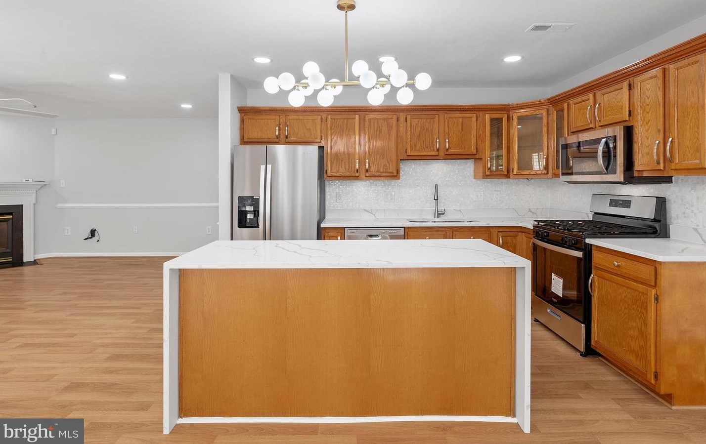 7505 Castle Rock Dr, Clinton MD 20735-1870 exterior