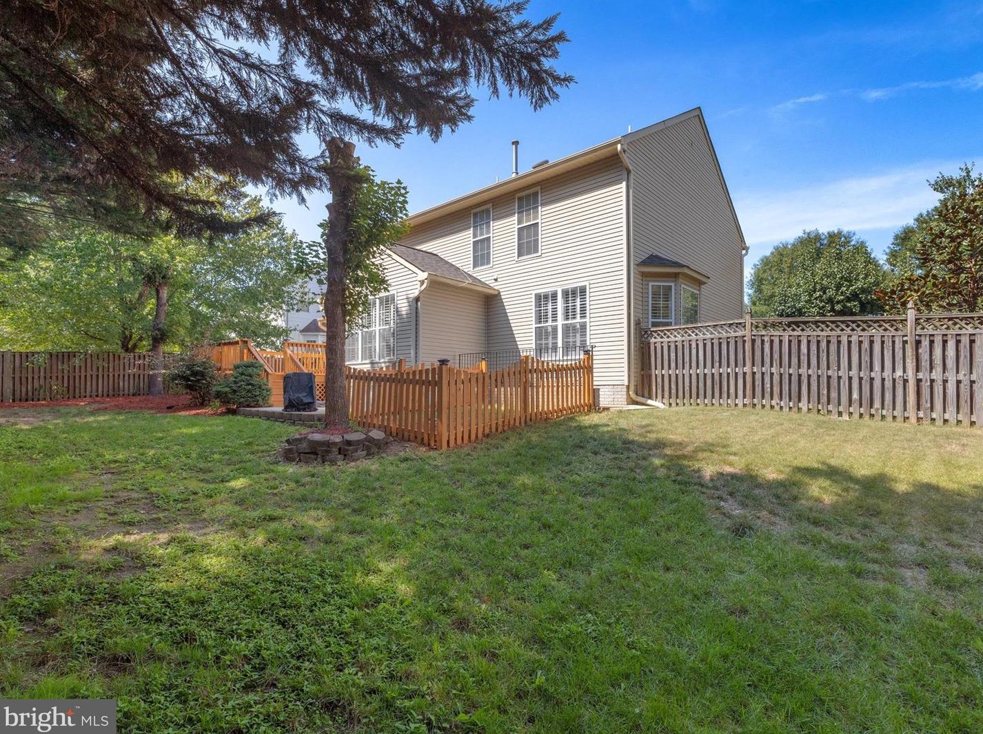 7505 Castle Rock Dr, Clinton MD 20735-1870 exterior