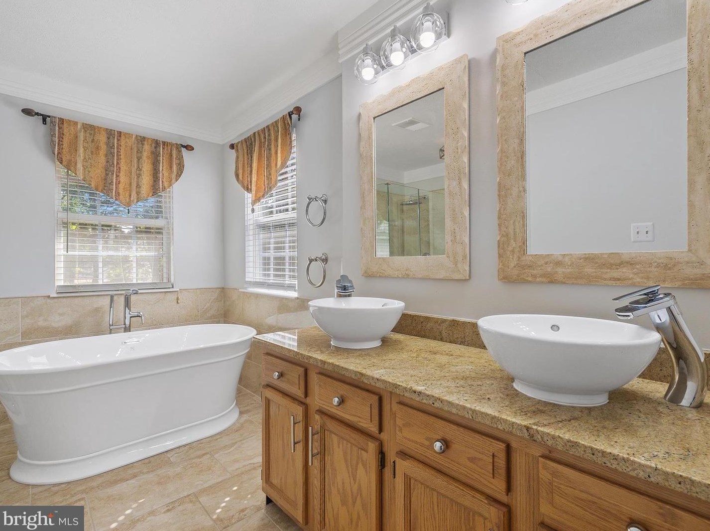 7505 Castle Rock Dr, Clinton MD 20735-1870 exterior