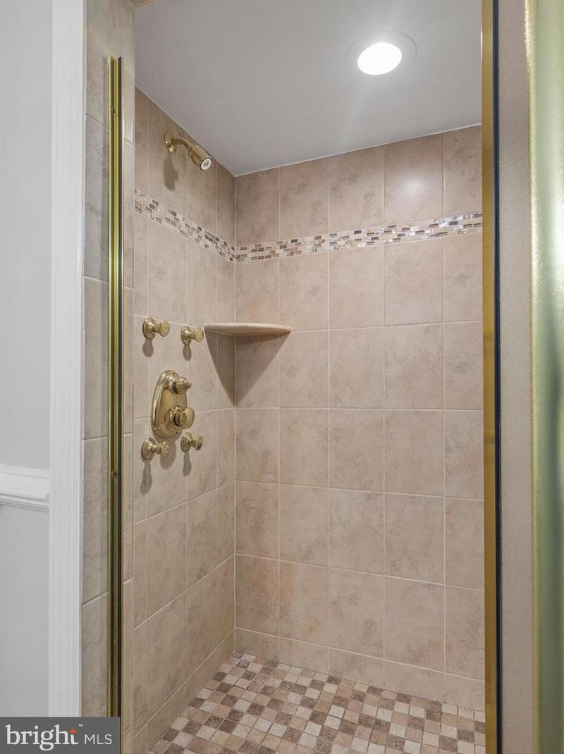 7505 Castle Rock Dr, Clinton MD 20735-1870 exterior