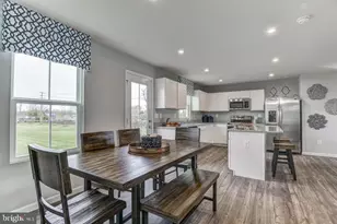 9216 Cooks Point Ct, Lanham, MD 20706 - Photo 3