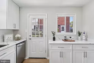 423 St Margarets Dr, Capitol Heights, MD 20743 - Photo 9