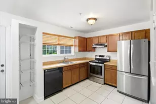 5717 Falkland Pl, Capitol Heights, MD 20743 - Photo 3