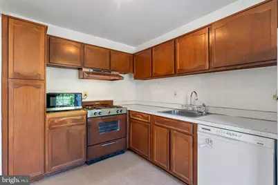 6024 Westchester Park Drive #202, College Park, MD 20740 - Photo 9