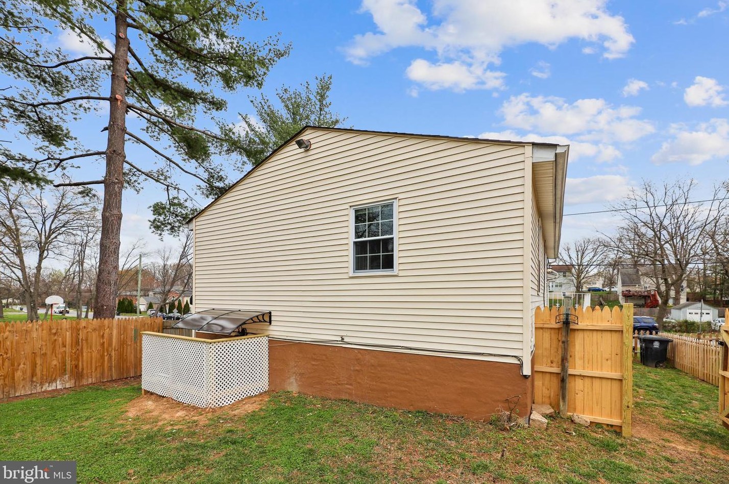 1004 Cypresstree Dr, Capitol Heights MD  20743-6308 exterior