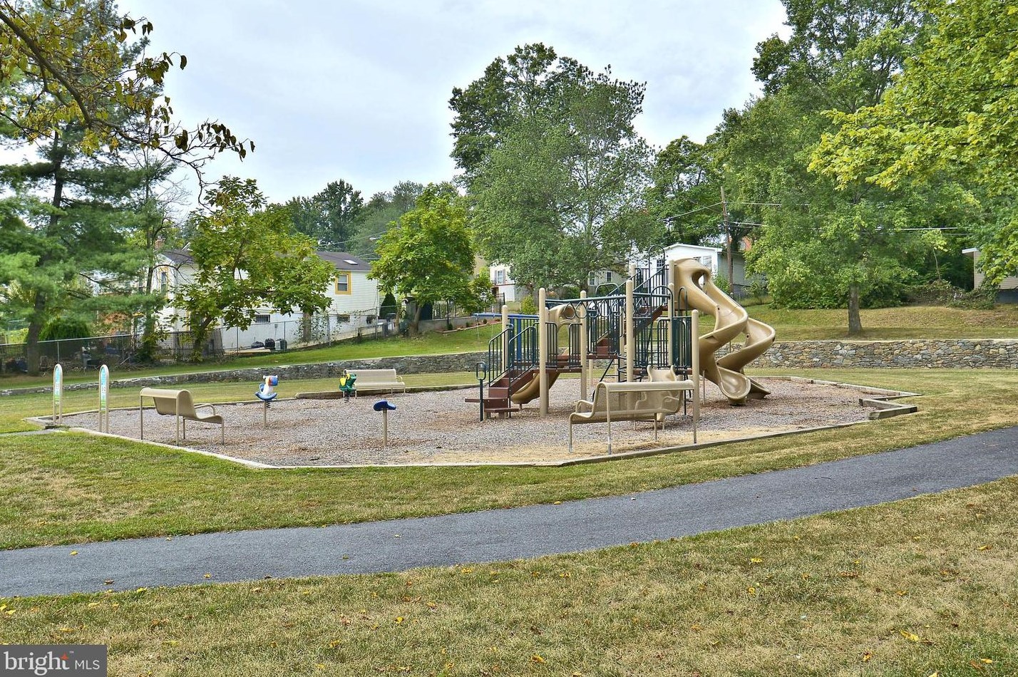 1004 Cypresstree Dr, Capitol Heights MD  20743-6308 exterior