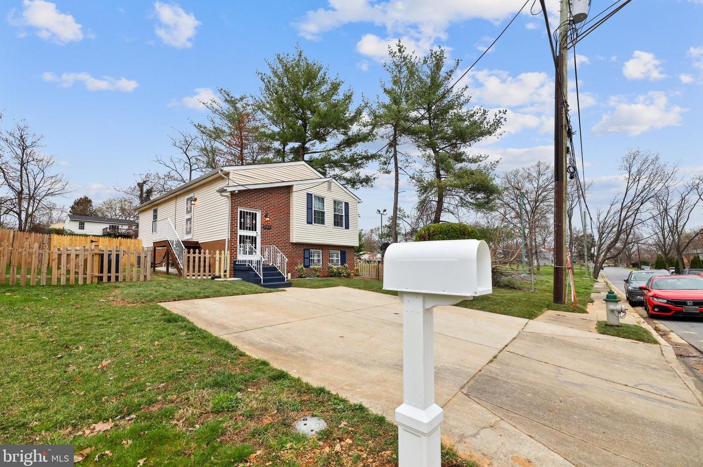 1004 Cypresstree Dr, Capitol Heights MD  20743-6308 exterior