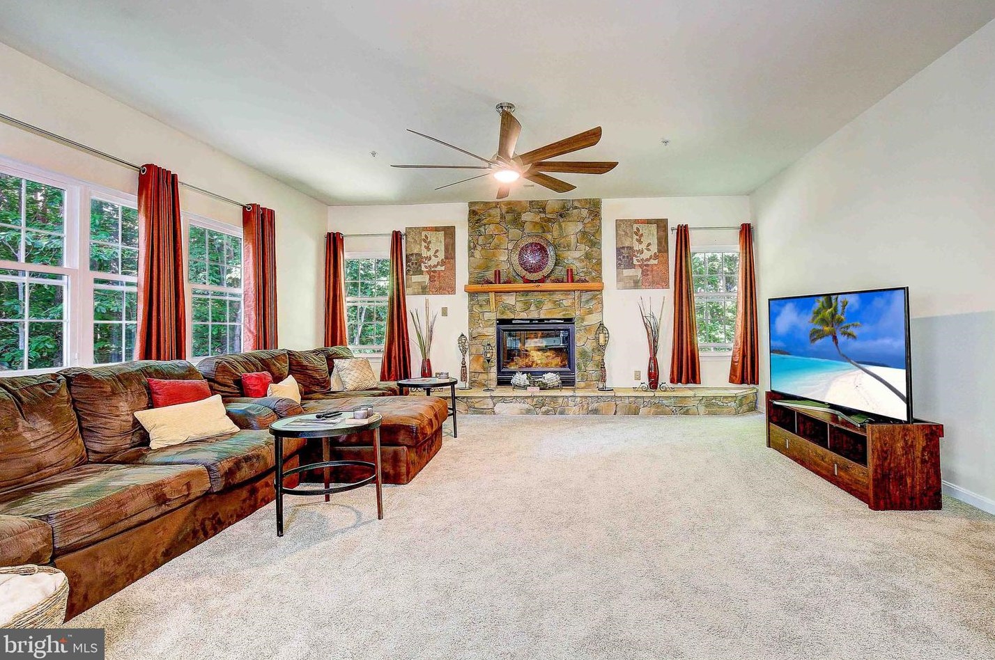 8606 Shorthills Ct, Clinton MD  20735-4605 exterior