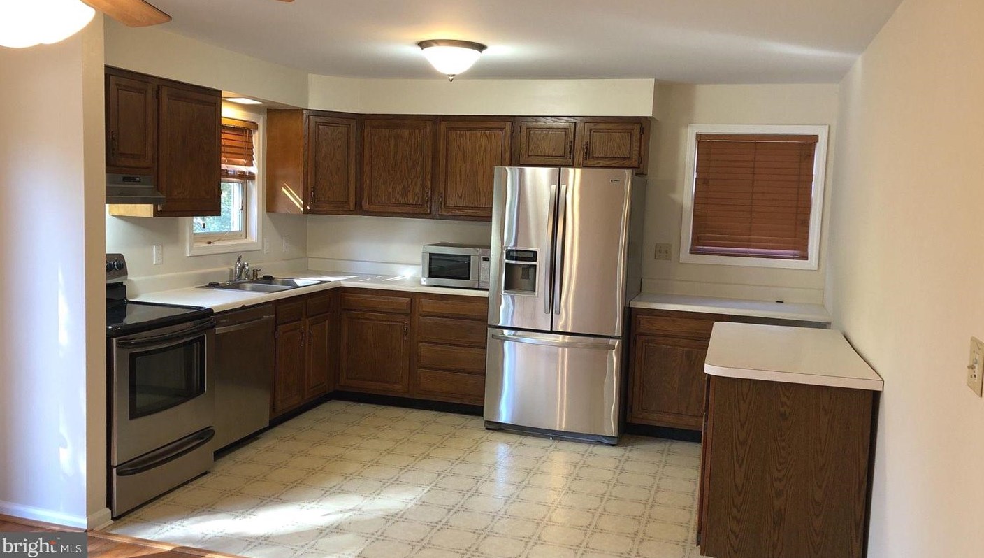 21279 Scarborough Dr, Lex Pk MD  20653-4116 exterior