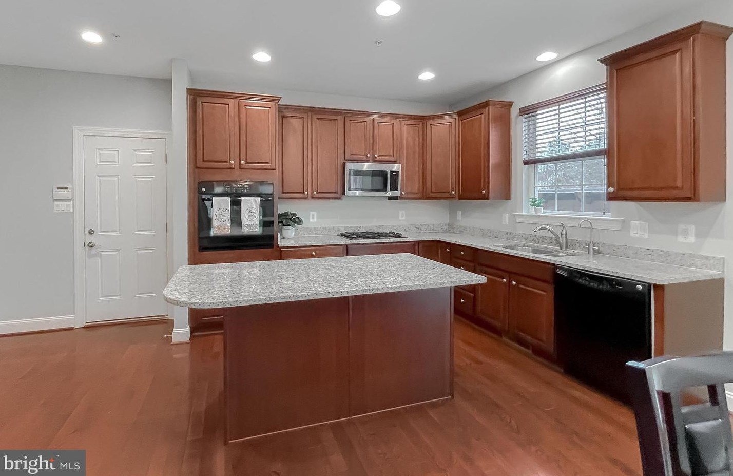 46946 Pembrooke St, Lex Pk MD  20653-8222 exterior