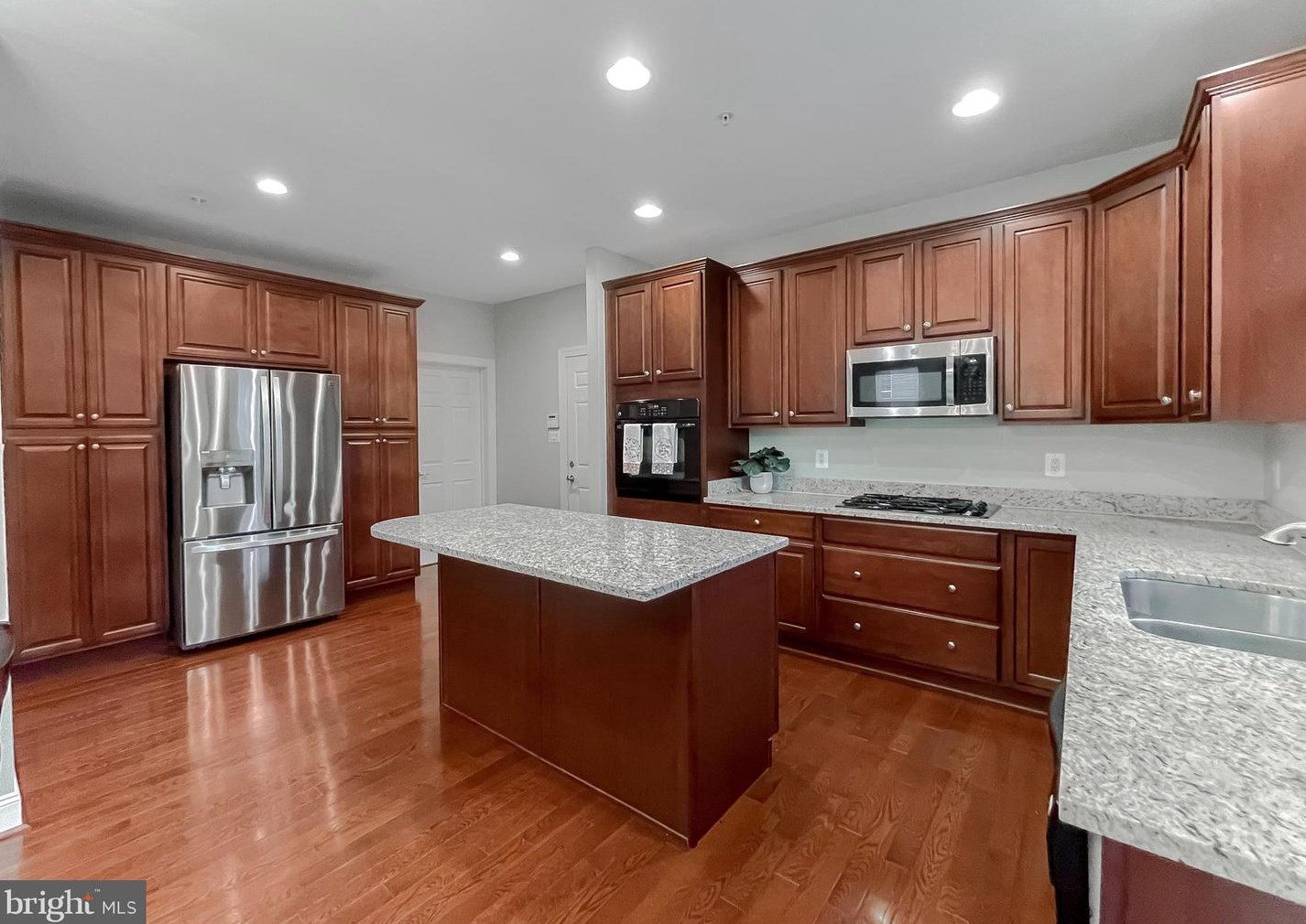 46946 Pembrooke St, Lex Pk MD  20653-8222 exterior