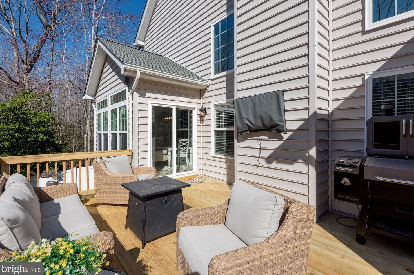 46979 Pembrooke St, Lex Pk MD  20653-8222 exterior