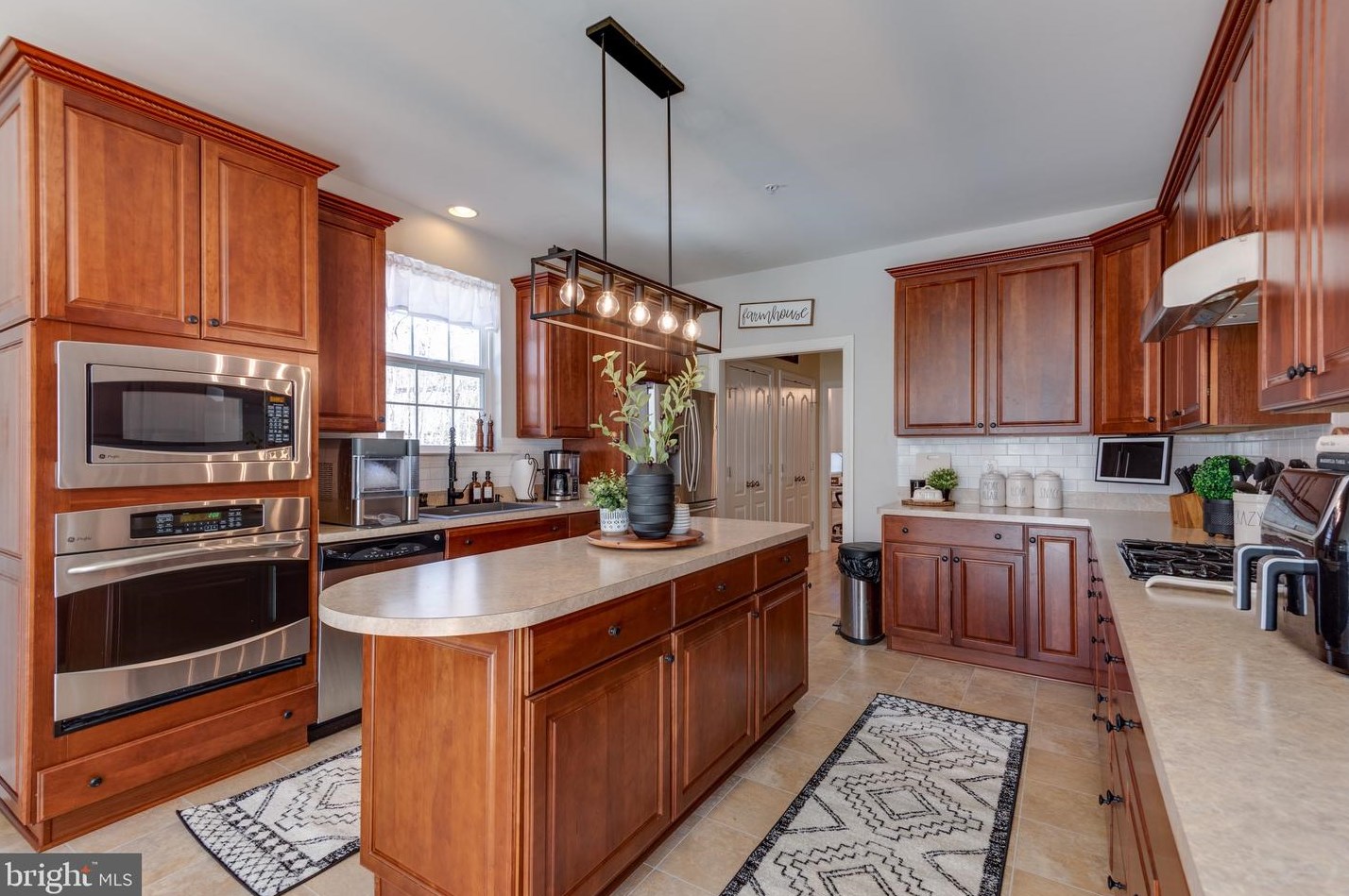 46979 Pembrooke St, Lex Pk MD  20653-8222 exterior