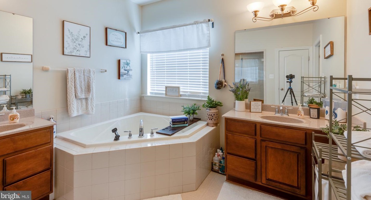 46979 Pembrooke St, Lex Pk MD  20653-8222 exterior