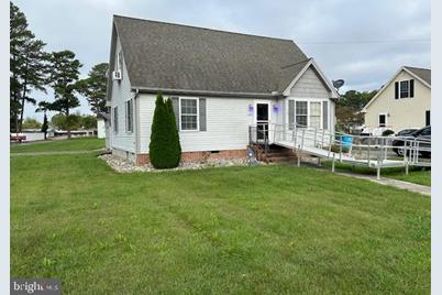 129 N Somerset Avenue, Crisfield, MD 21817 - Photo 1