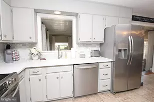 22107 Beaverbrook Dr, Smithsburg, MD 21783 - Photo 17