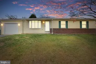 1349 Cedarwood Dr, Hagerstown, MD 21742 - Photo 5