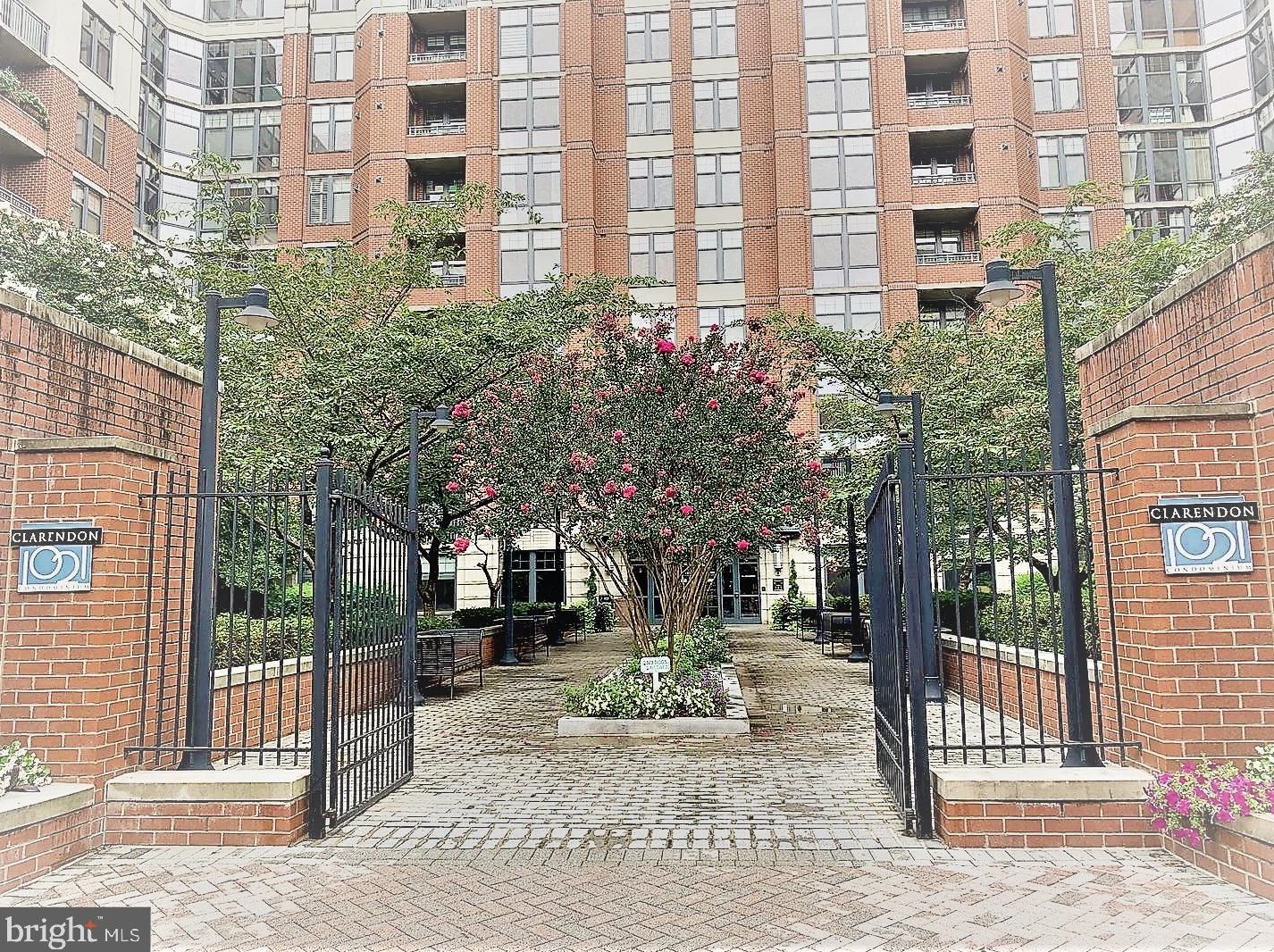 1021 Garfield St, Arlington VA  22201-2168 exterior