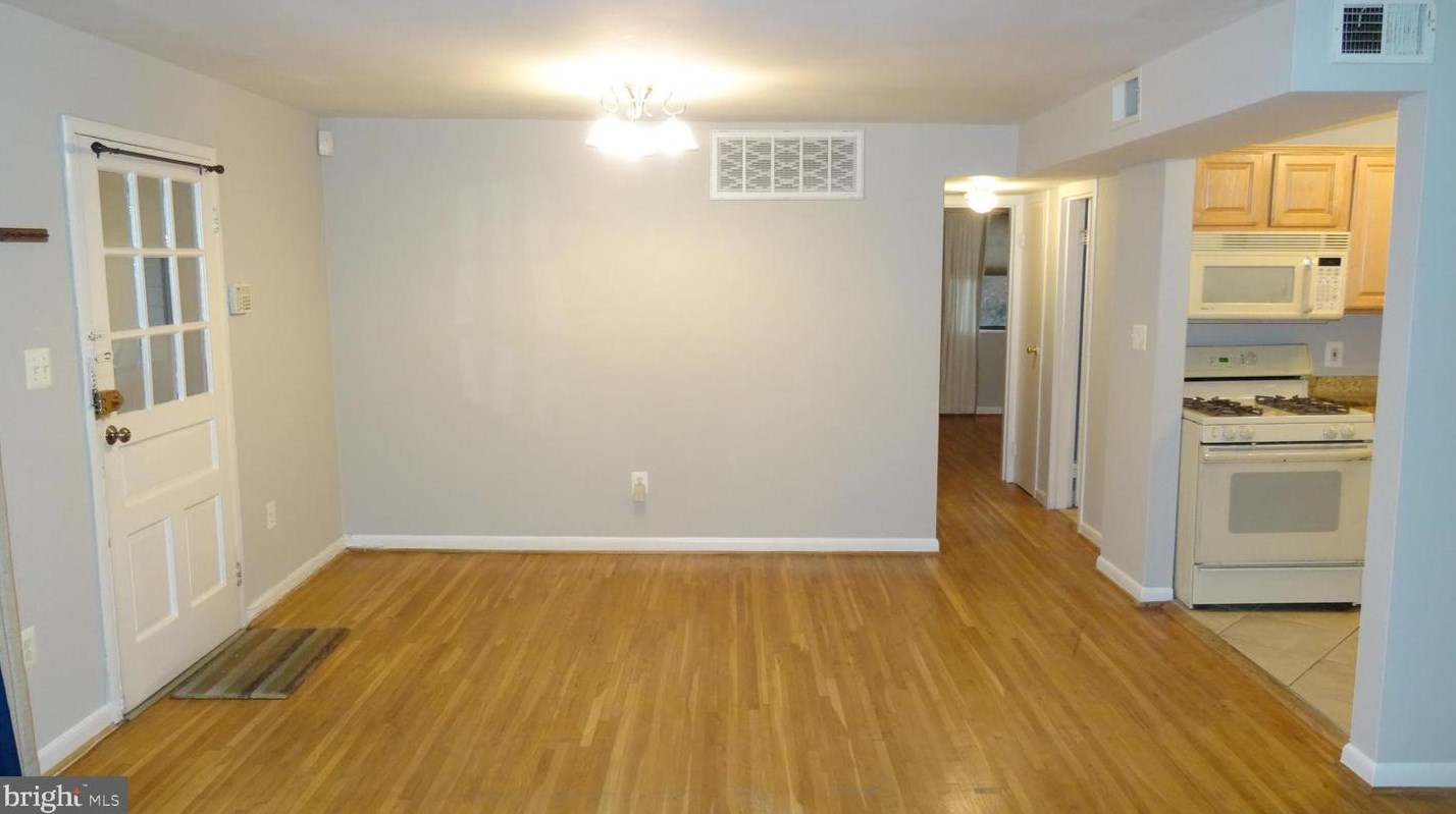 2016 N Adams St #208, Arlington, VA 22201