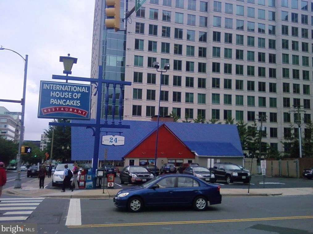 1001 Randolph St, Arlington VA  22201-5602 exterior