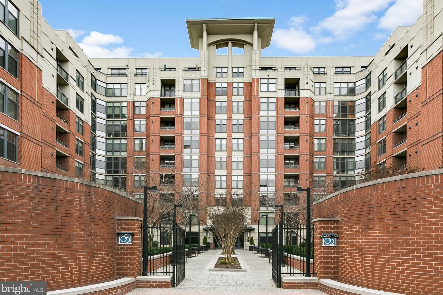1021 Garfield St, Arlington VA  22201-2168 exterior