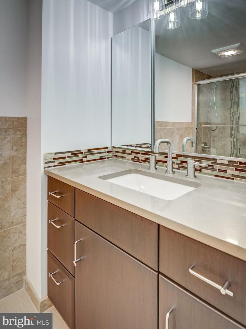 1600 Oak St, Arlington VA  22209-2751 exterior