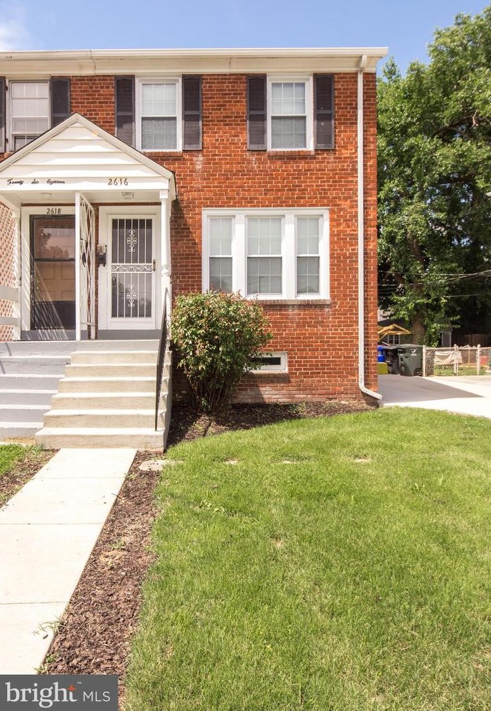 2616 Uhle St, Arlington VA  22206-2915 exterior