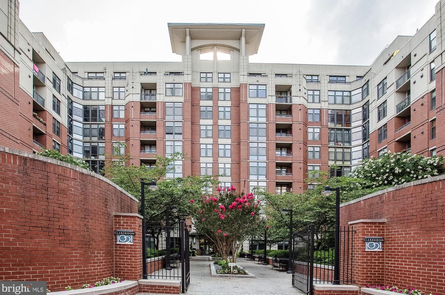 1021 Garfield St, Arlington VA  22201-2168 exterior