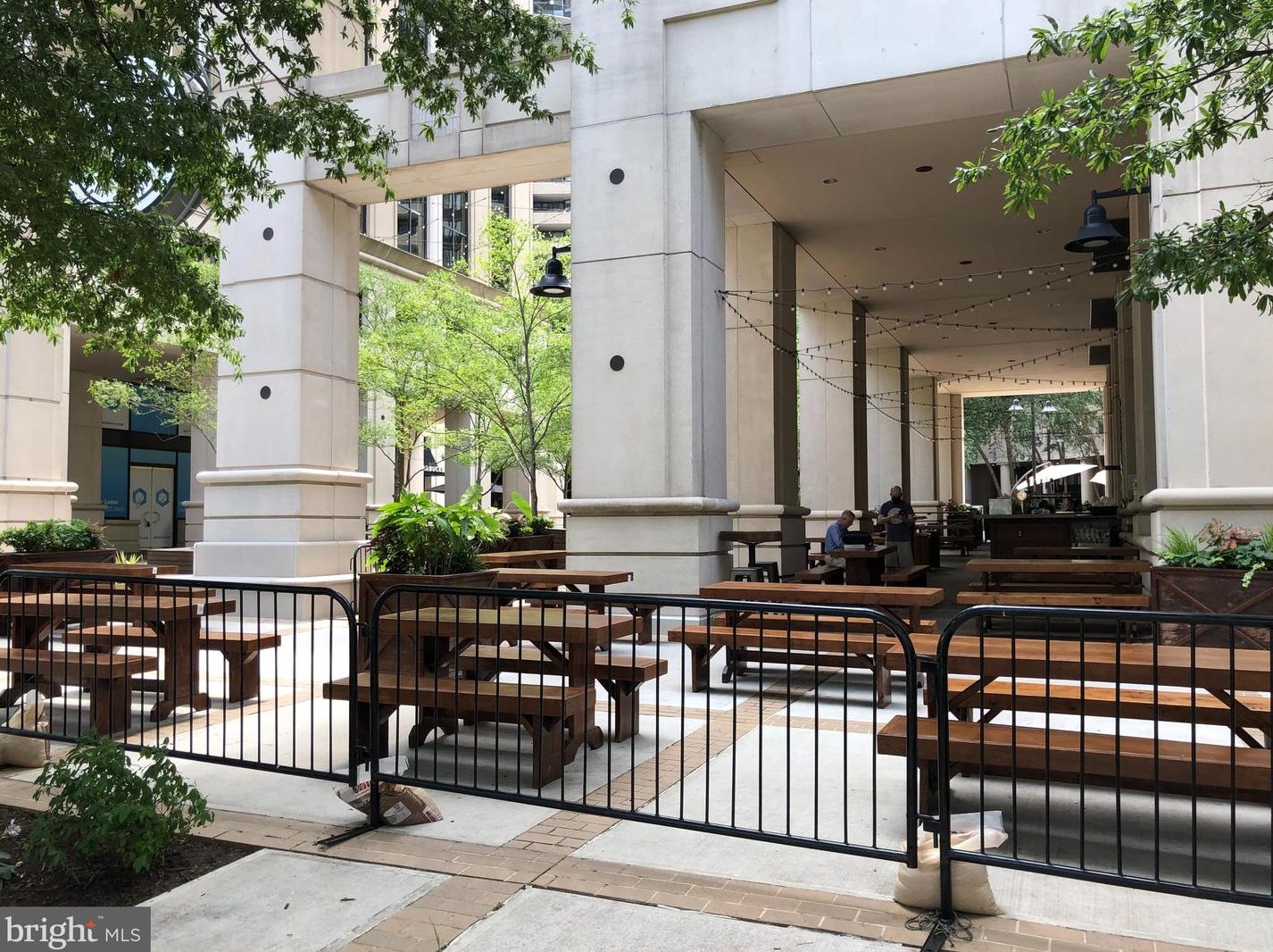 1276 Wayne St, Arlington VA  22201-5848 exterior