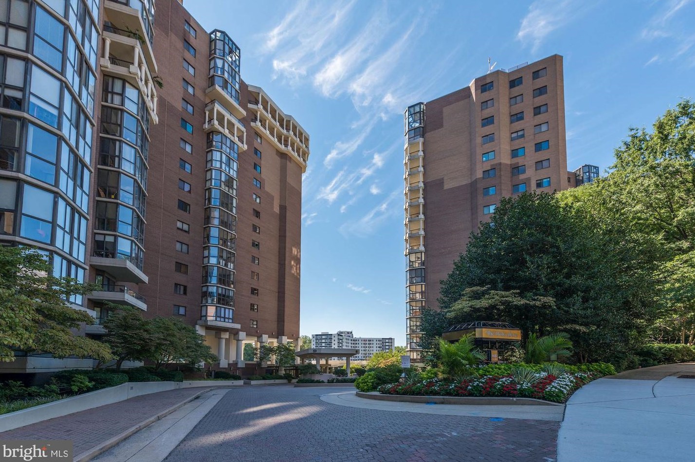 1600 Oak St, Arlington VA  22209-2751 exterior