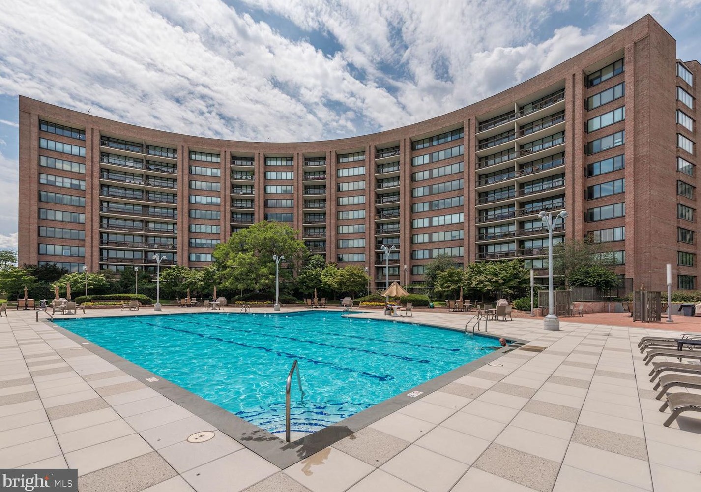 1805 Crystal Dr, Arlington VA  22202-4400 exterior