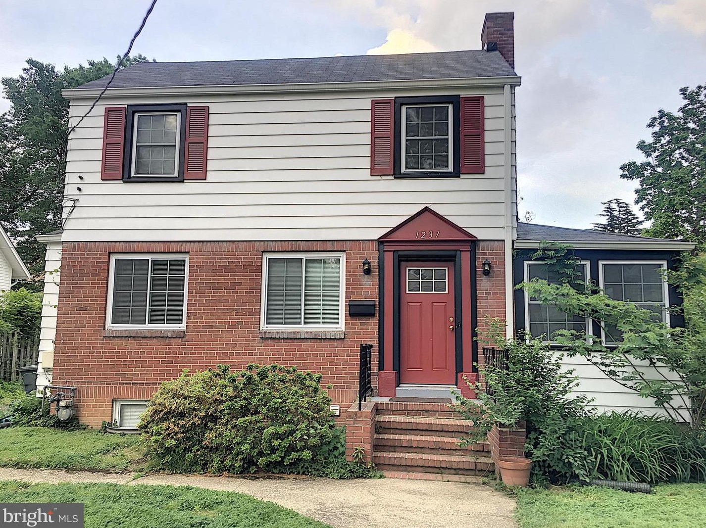 1237 Stuart St, Arlington VA  22201-4809 exterior