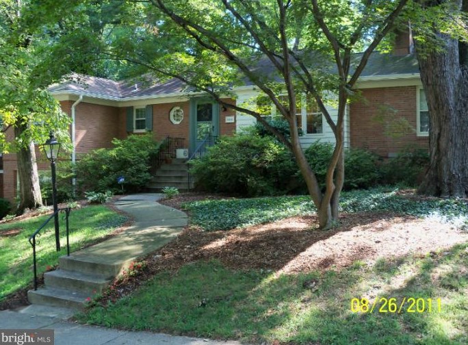 2507 Randolph St, Arlington VA  22207-5219 exterior