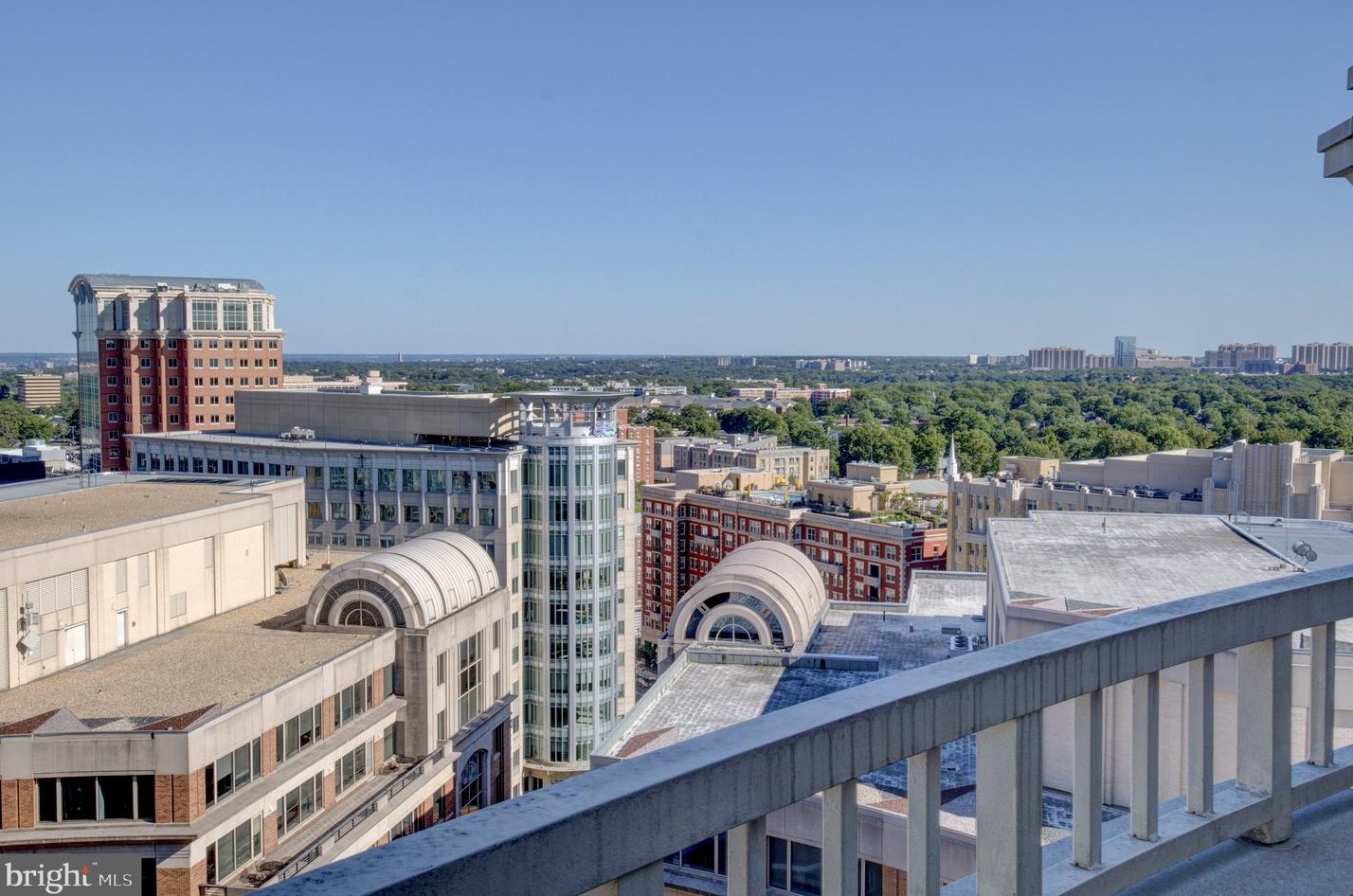 900 Taylor St, Arlington VA  22203-1855 exterior