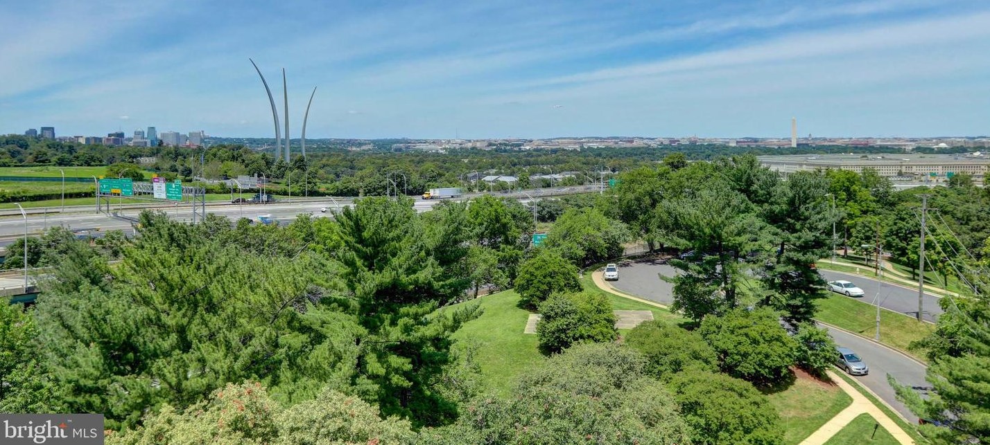 1300 Army Navy Dr, Arlington VA  22202-2054 exterior