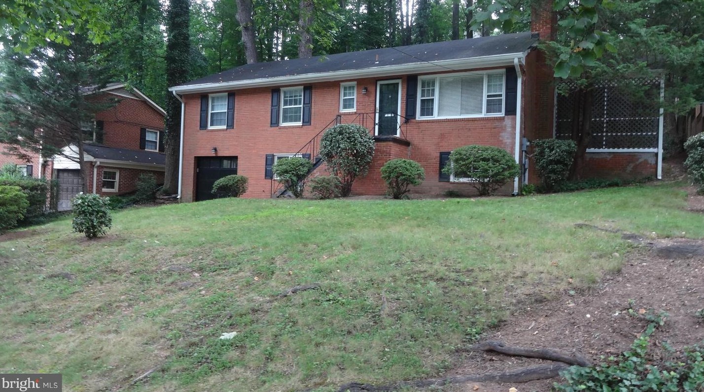 2305 Vermont St, Arlington VA  22207-4034 exterior