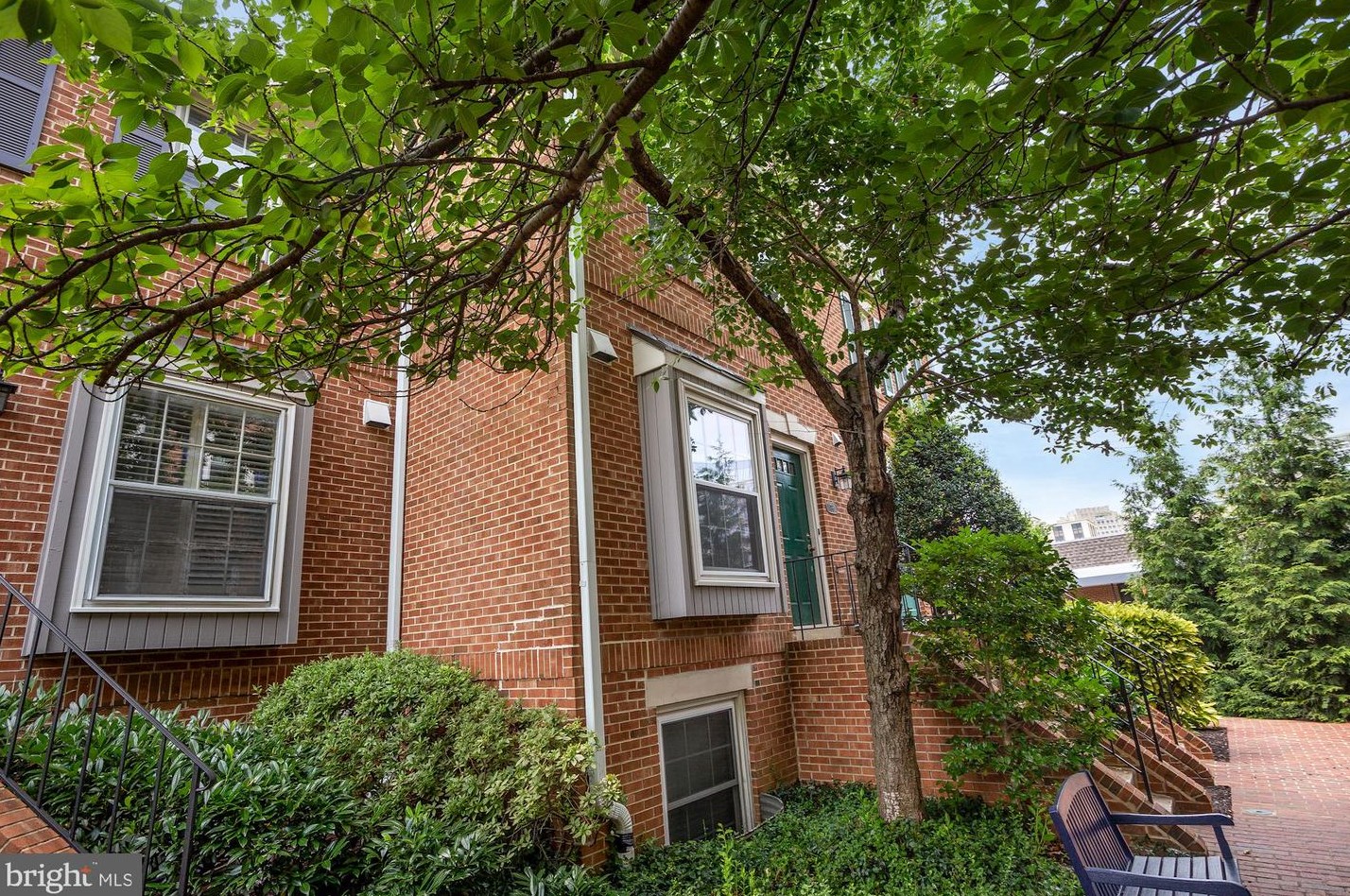 786 Vermont St, Arlington VA  22203-2048 exterior