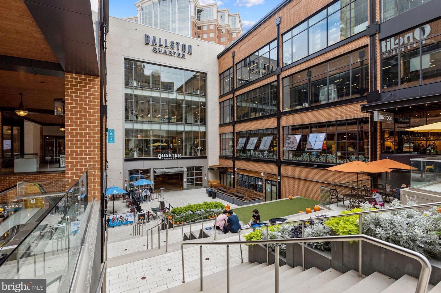 1146 Taylor St, Arlington VA 22201-4791 exterior