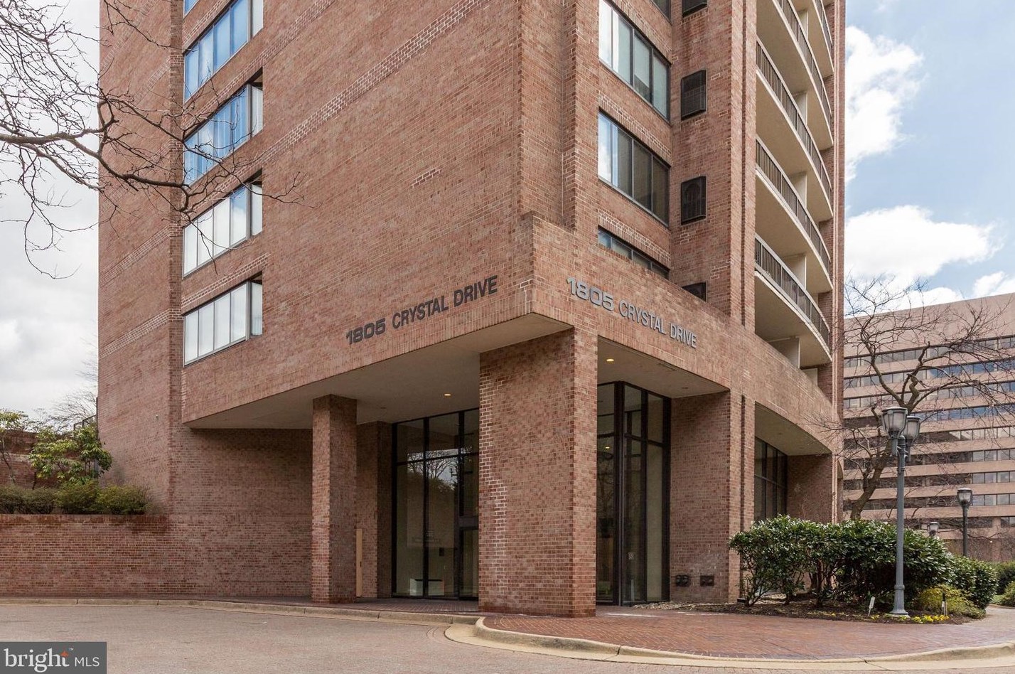1805 Crystal Dr, Arlington VA  22202-4400 exterior