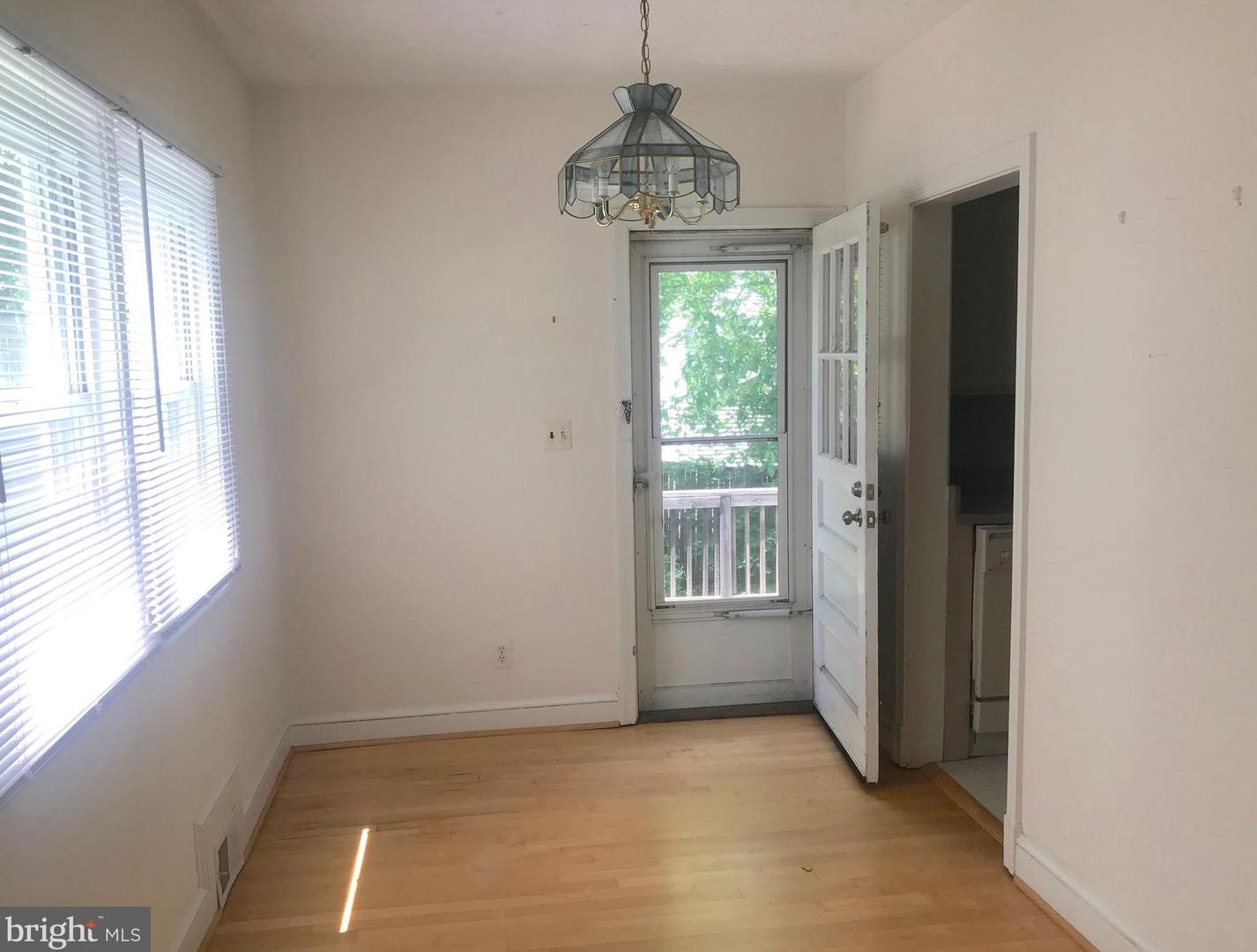 1404 Roosevelt St, Arlington VA  22205-1879 exterior