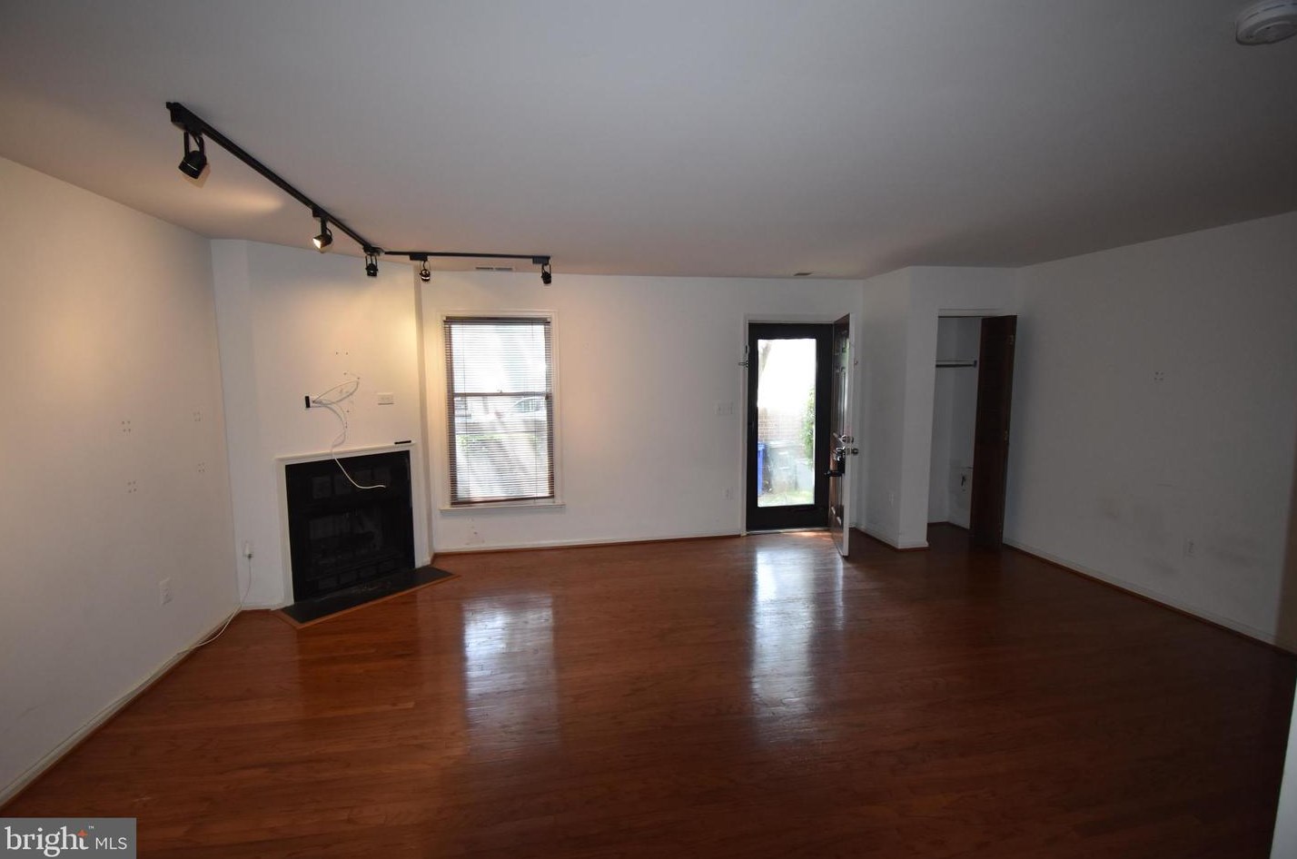 1115 Stafford St, Arlington VA  22201-4613 exterior