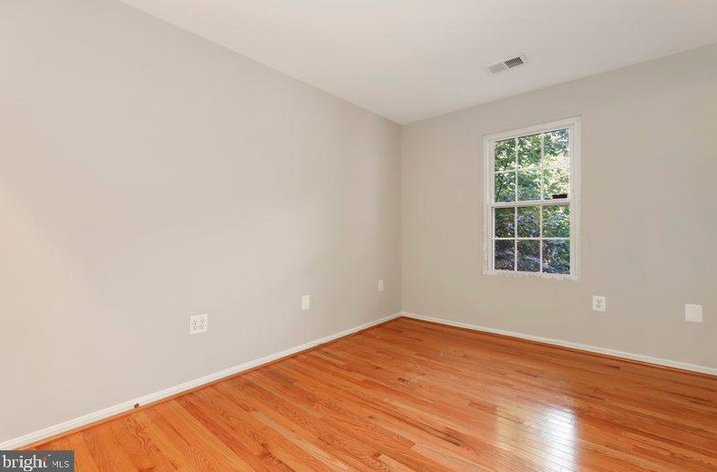 2050 Calvert St, Arlington VA  22201-4183 exterior
